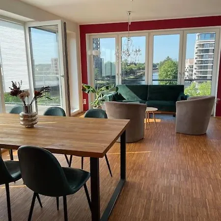 Penthouse-wohnung Mit Flussblick