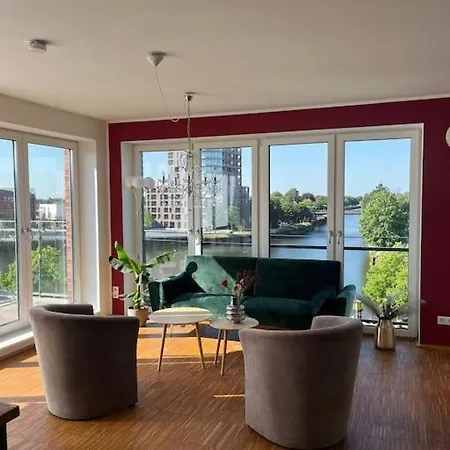 Apartment Penthouse-wohnung Mit Flussblick *