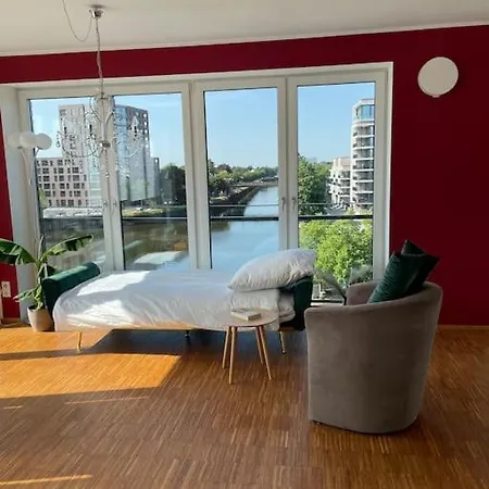 Apartment Penthouse-wohnung Mit Flussblick