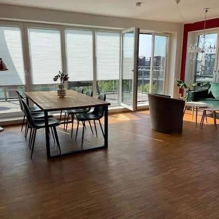 Apartment Penthouse-wohnung Mit Flussblick *